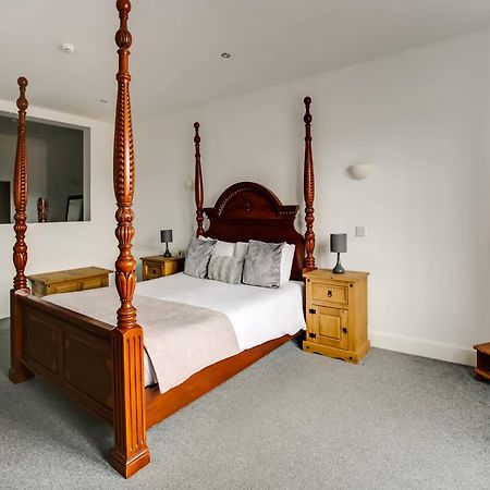 Oyo Gin House Hotel Greenock Dış mekan fotoğraf