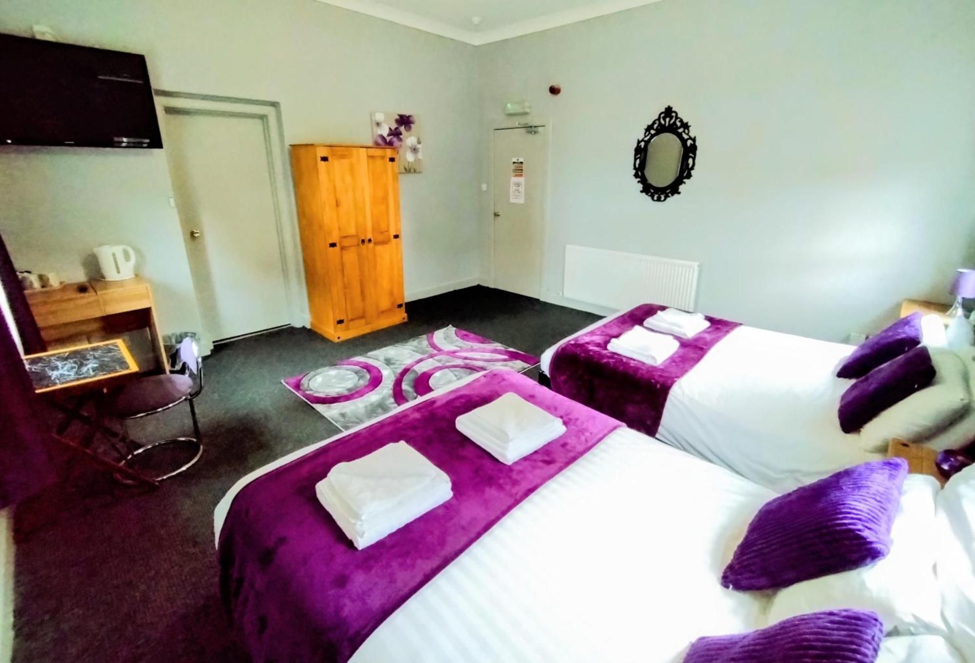 Oyo Gin House Hotel Greenock Dış mekan fotoğraf