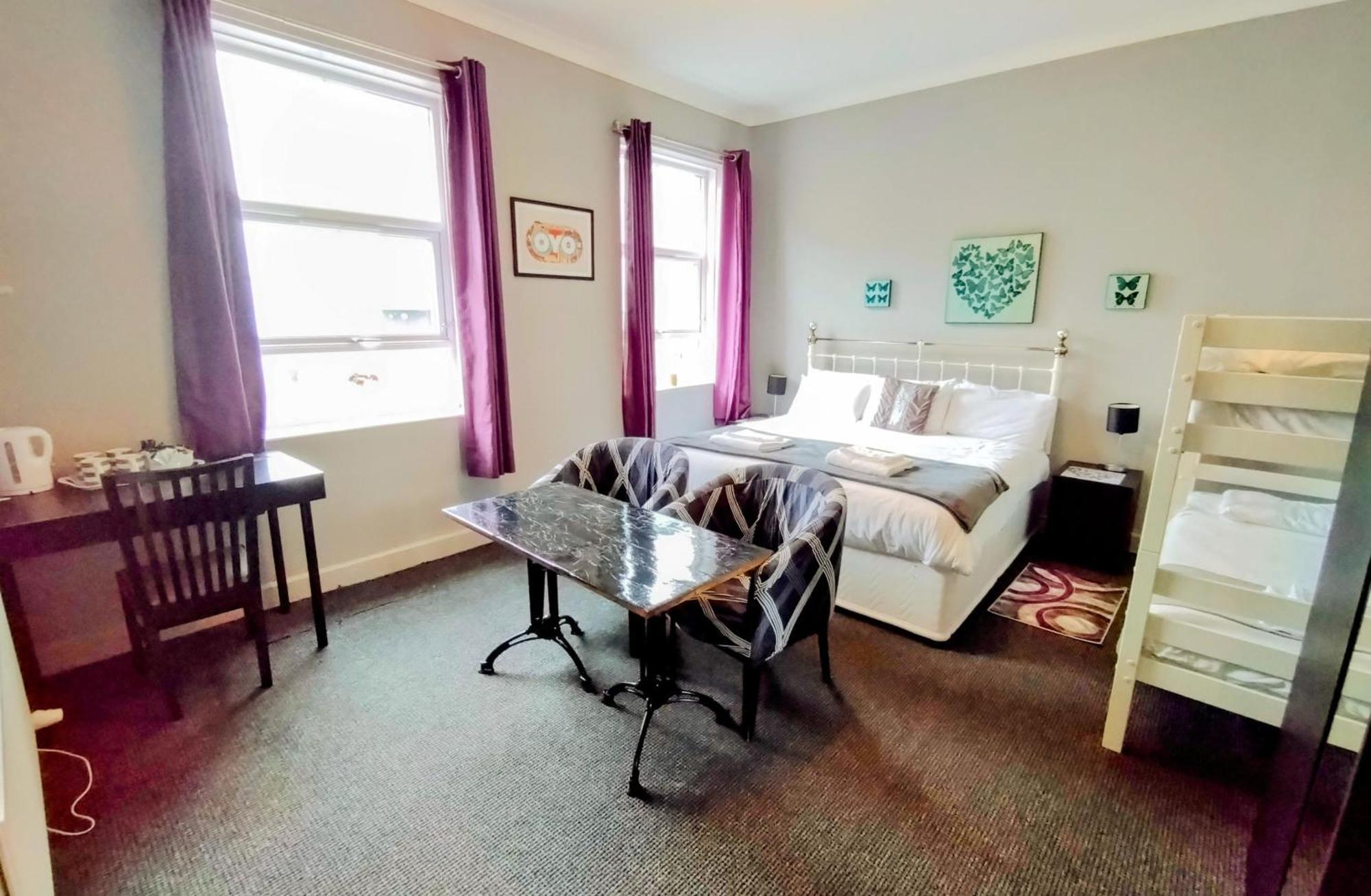 Oyo Gin House Hotel Greenock Dış mekan fotoğraf