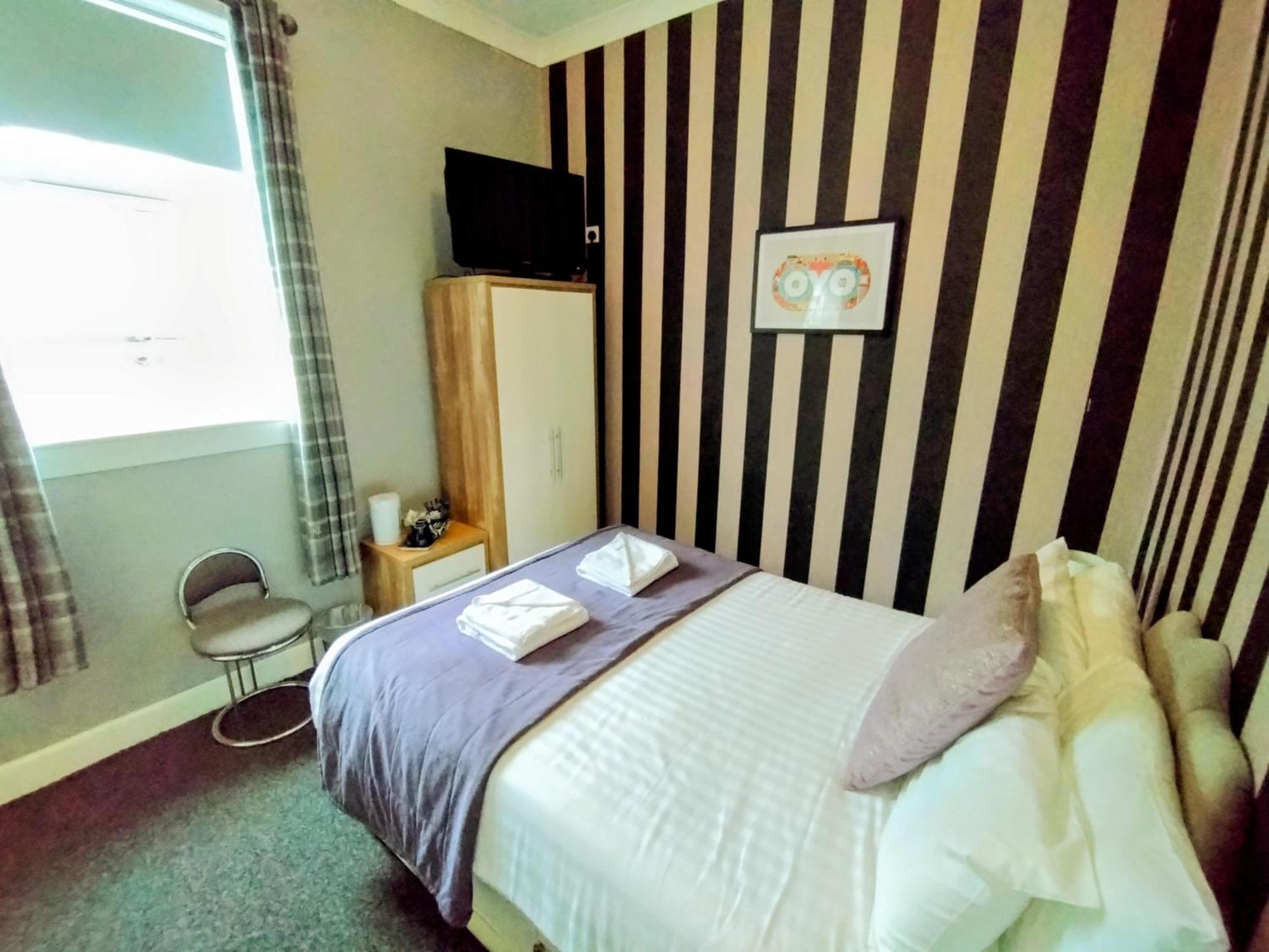 Oyo Gin House Hotel Greenock Dış mekan fotoğraf