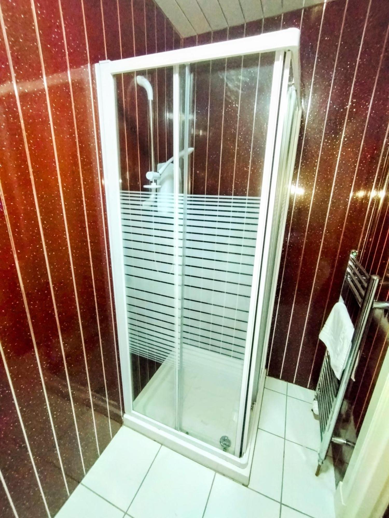 Oyo Gin House Hotel Greenock Dış mekan fotoğraf