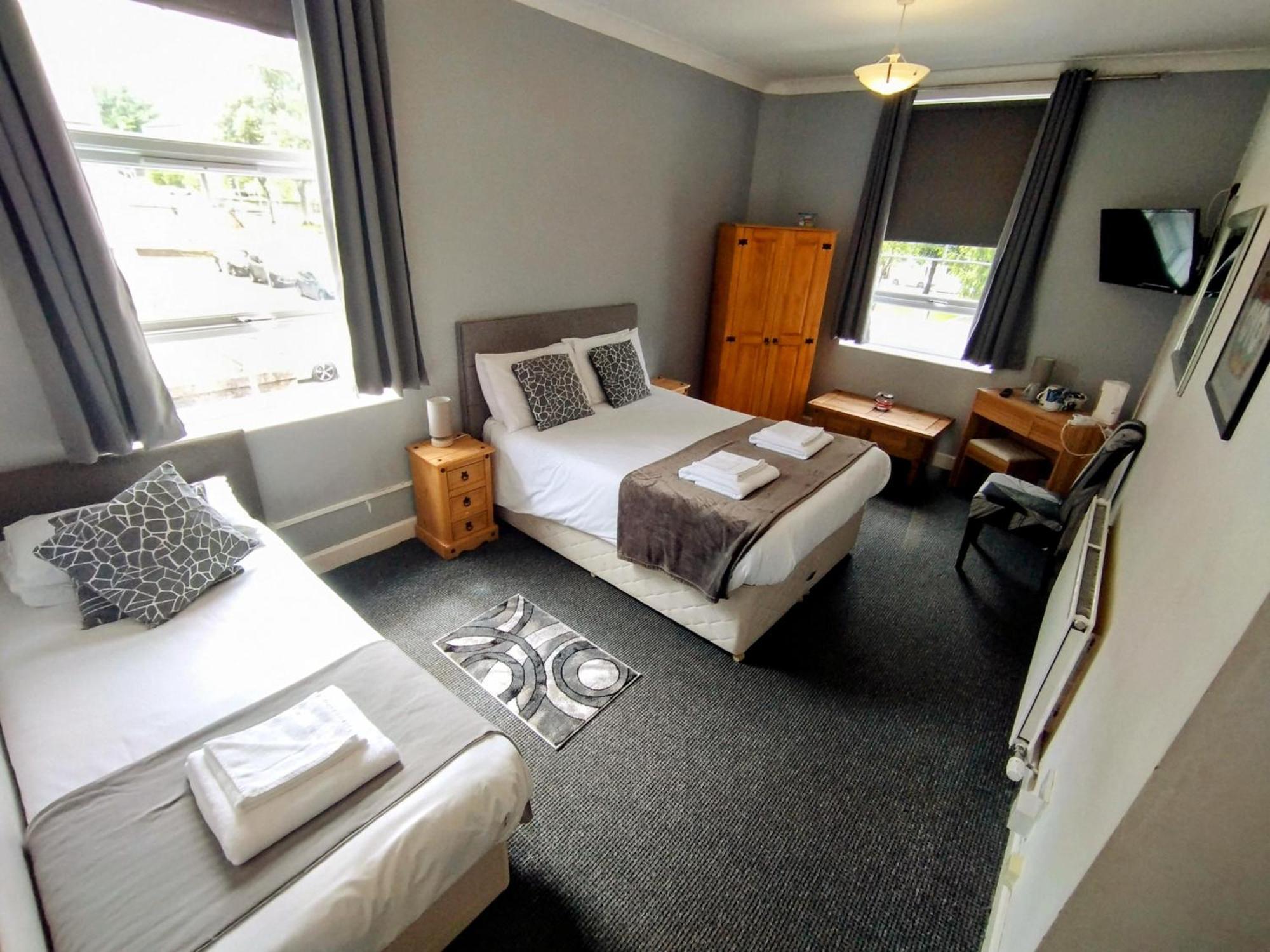 Oyo Gin House Hotel Greenock Dış mekan fotoğraf