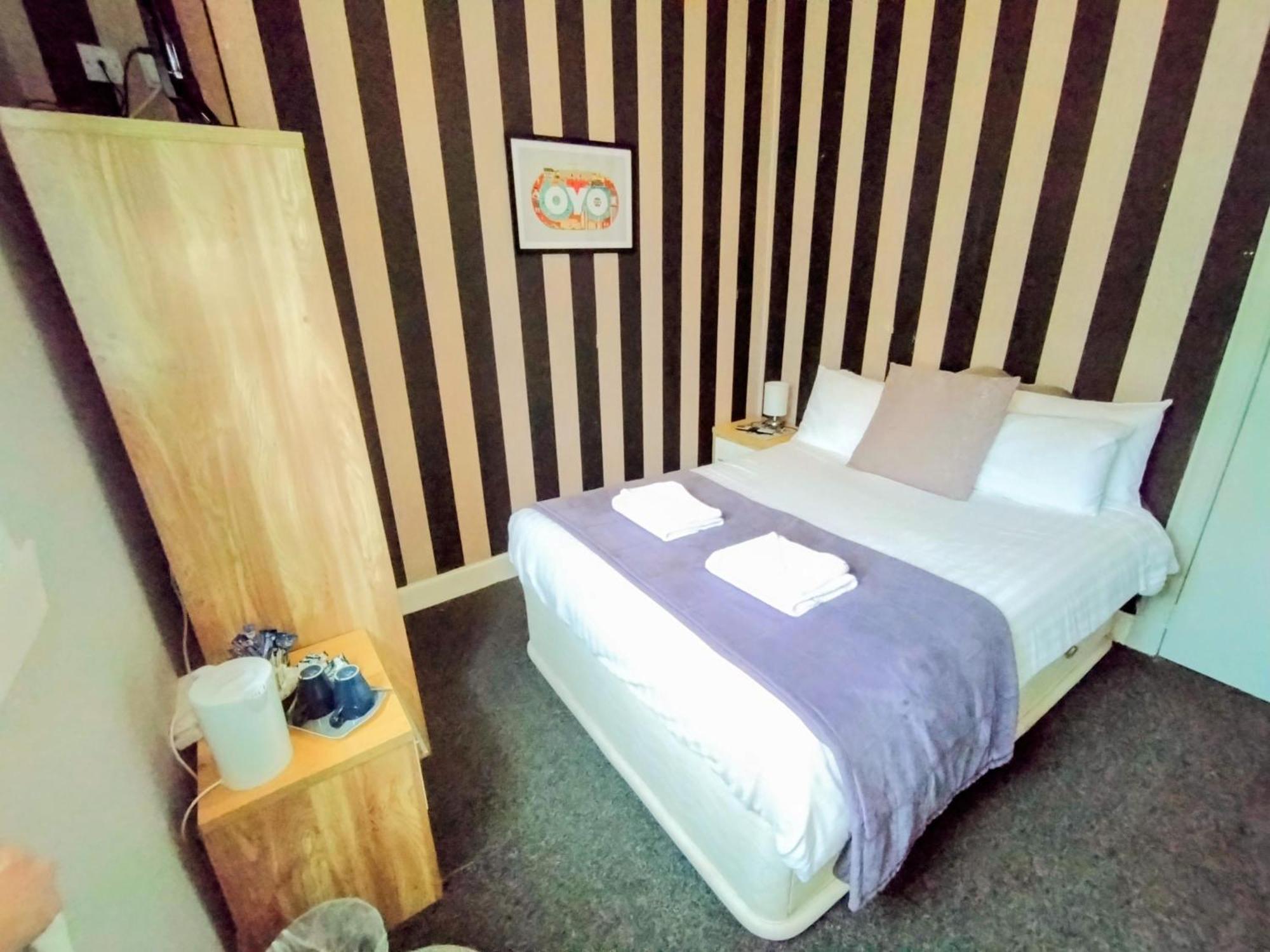 Oyo Gin House Hotel Greenock Dış mekan fotoğraf
