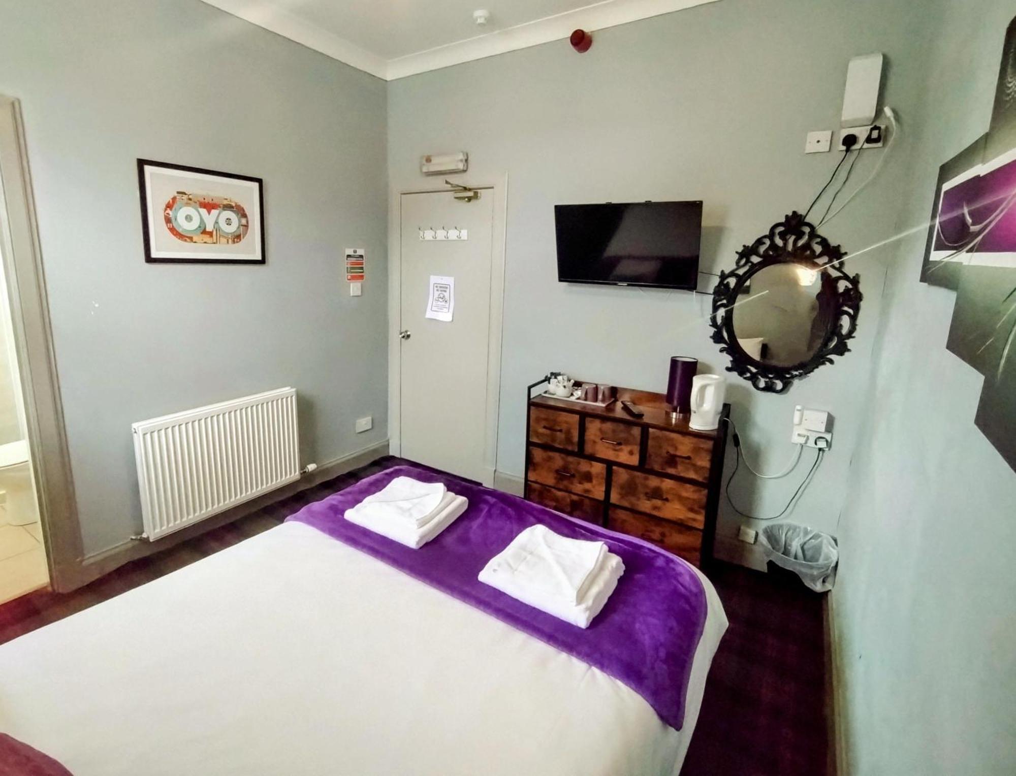 Oyo Gin House Hotel Greenock Dış mekan fotoğraf