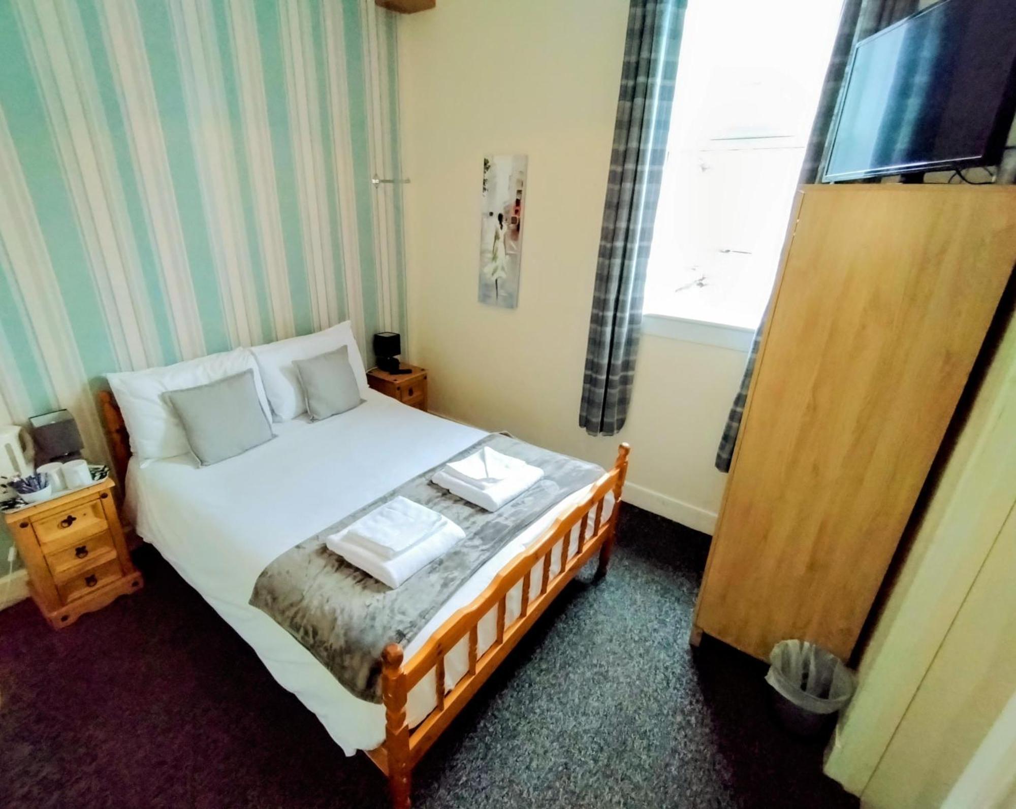 Oyo Gin House Hotel Greenock Dış mekan fotoğraf