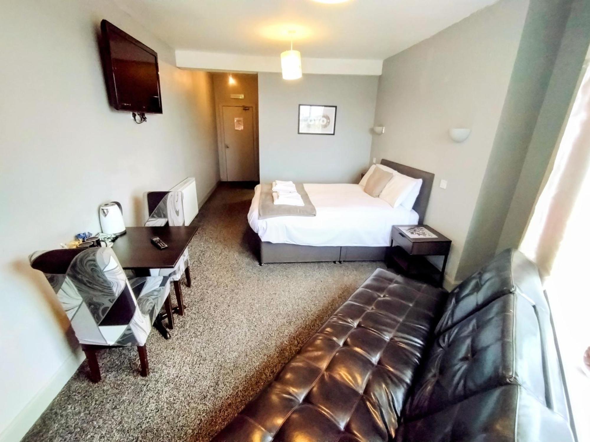 Oyo Gin House Hotel Greenock Dış mekan fotoğraf
