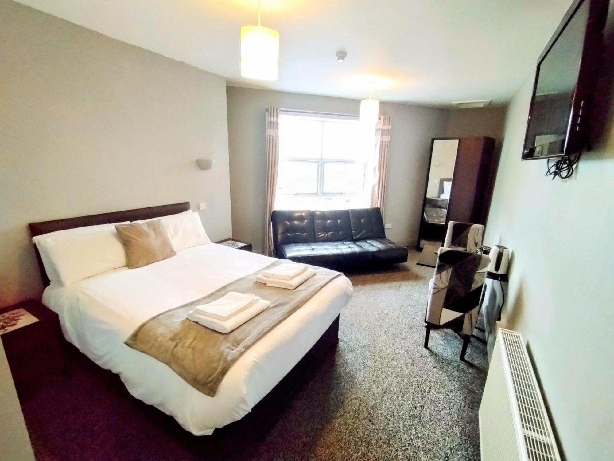 Oyo Gin House Hotel Greenock Dış mekan fotoğraf