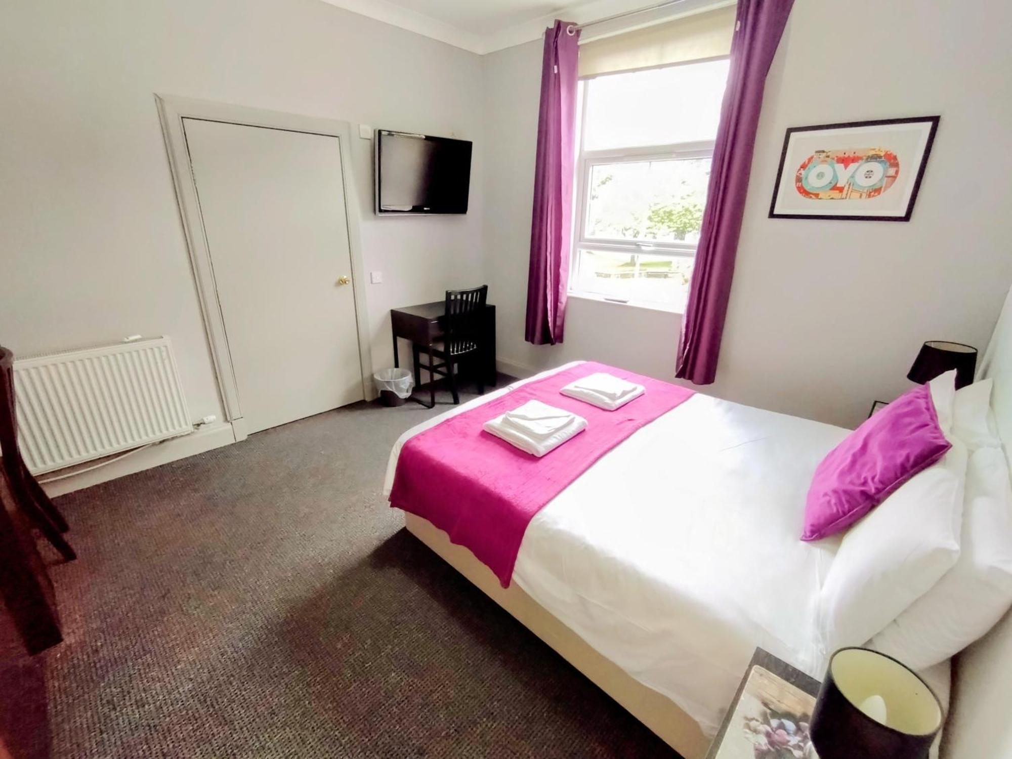 Oyo Gin House Hotel Greenock Dış mekan fotoğraf