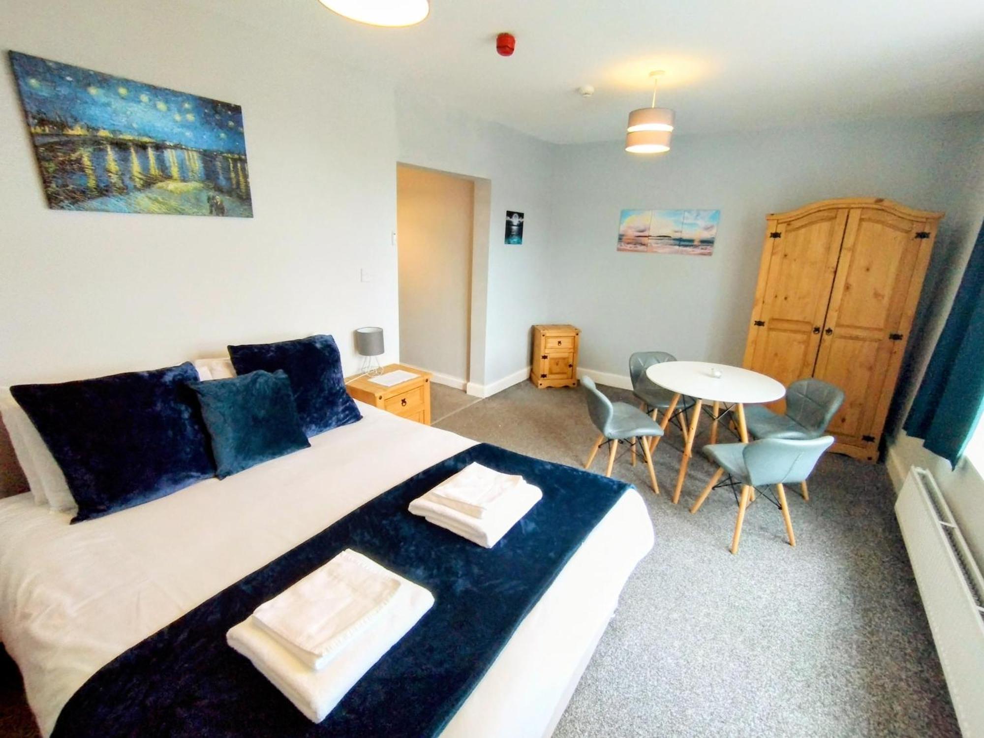 Oyo Gin House Hotel Greenock Dış mekan fotoğraf