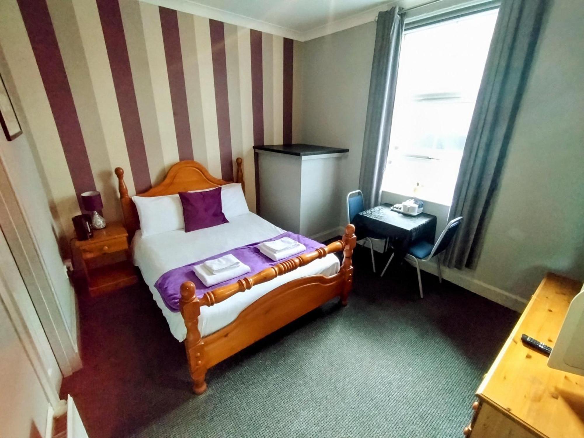 Oyo Gin House Hotel Greenock Dış mekan fotoğraf