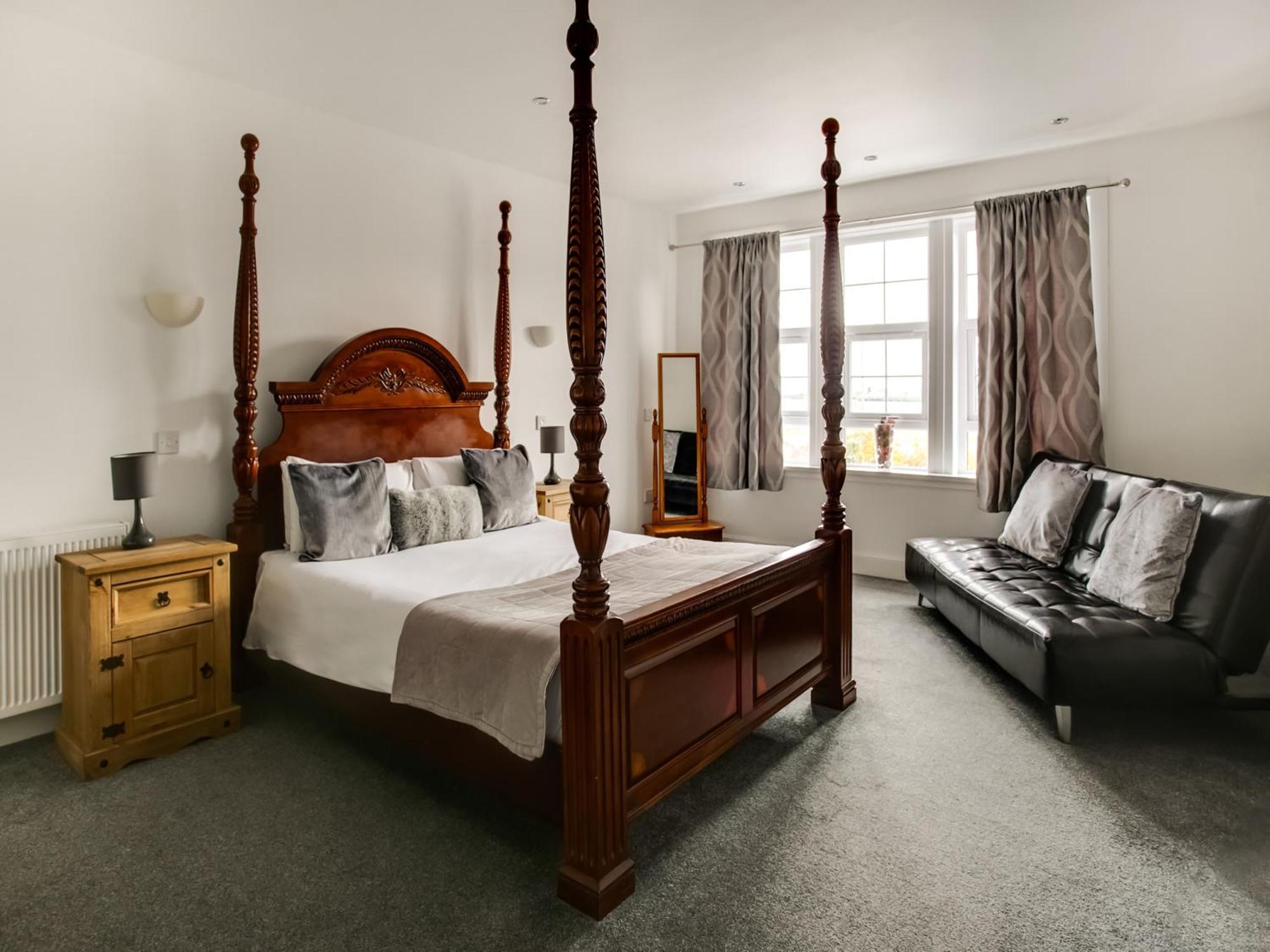 Oyo Gin House Hotel Greenock Dış mekan fotoğraf