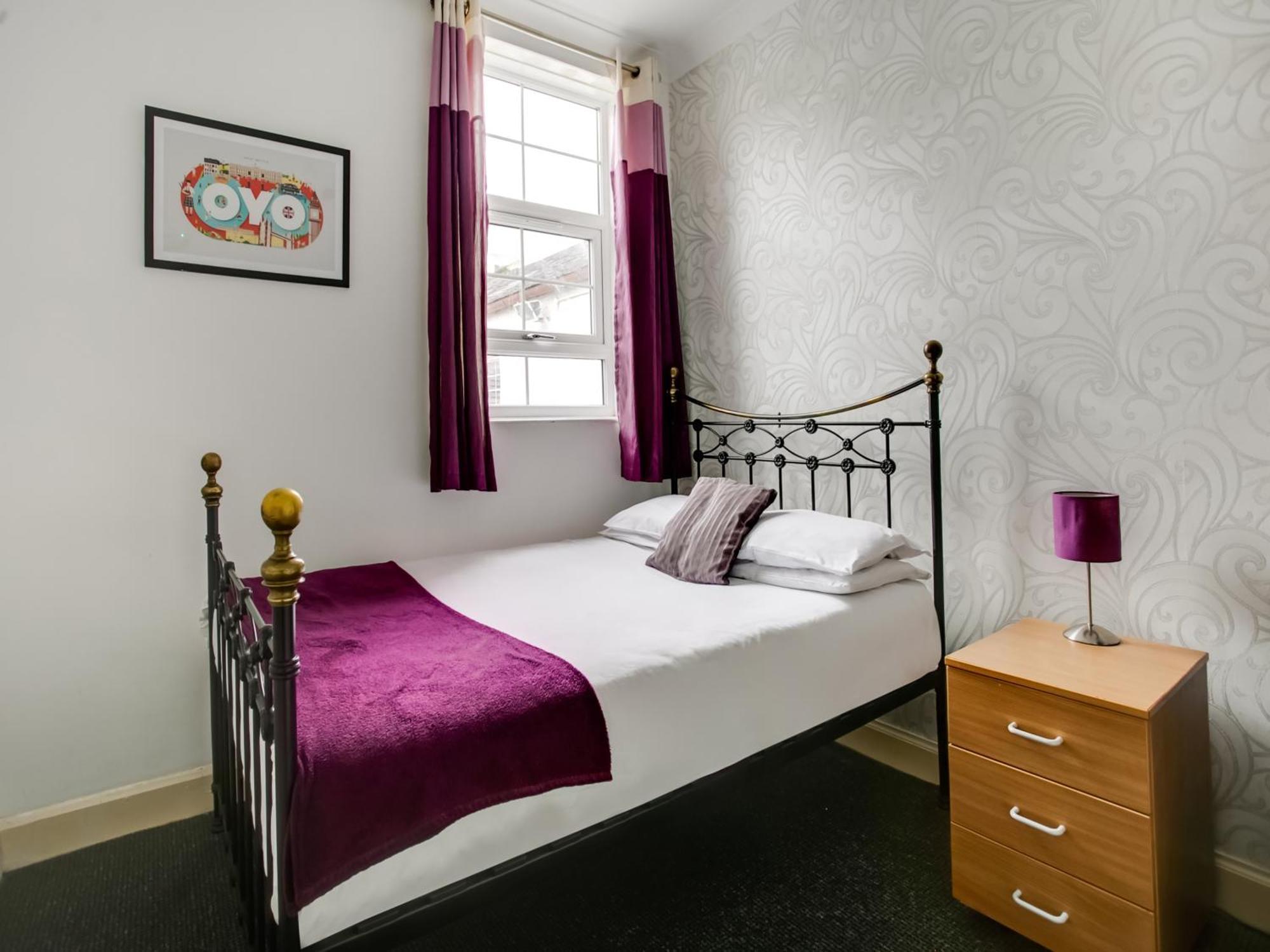 Oyo Gin House Hotel Greenock Dış mekan fotoğraf