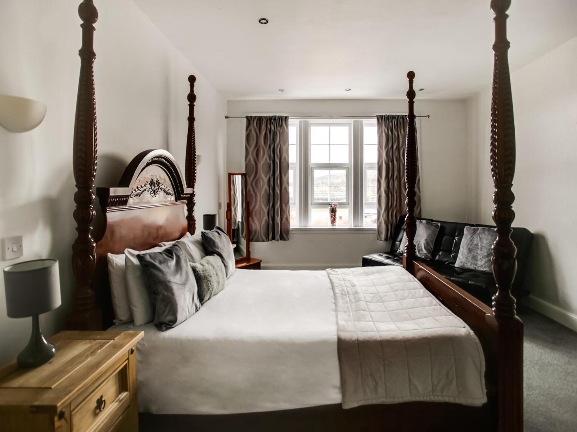 Oyo Gin House Hotel Greenock Dış mekan fotoğraf