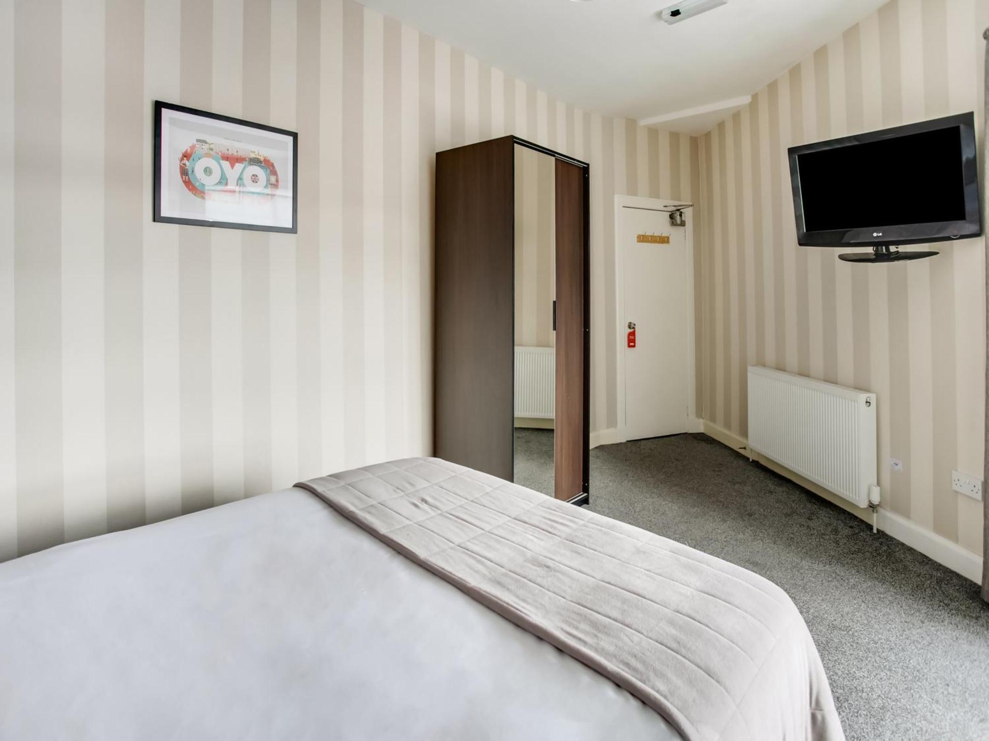 Oyo Gin House Hotel Greenock Dış mekan fotoğraf